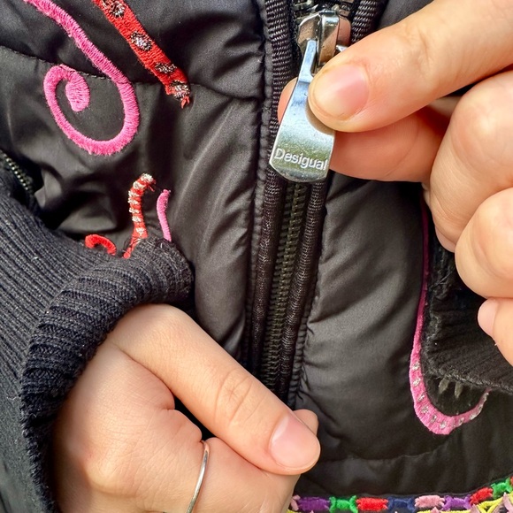 Beautiful Desigual jacket with detachable sleeves - Picture 2 of 6